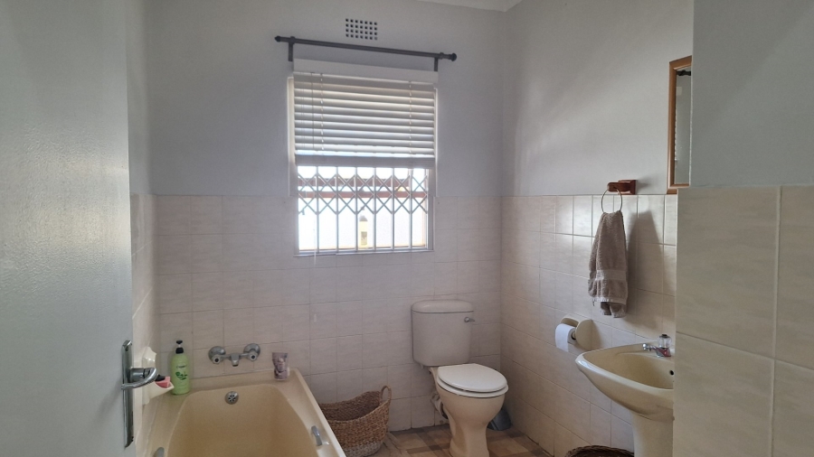 4 Bedroom Property for Sale in Heiderand Western Cape